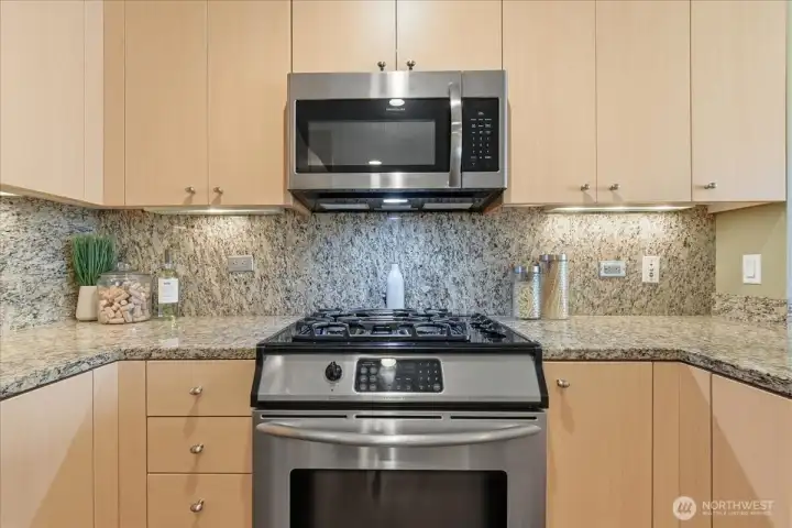 Kitchen, Granite Counters, Stainless Appliances, Gas Stove