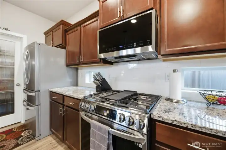 Stainless steel appliances & 5 burner gas range