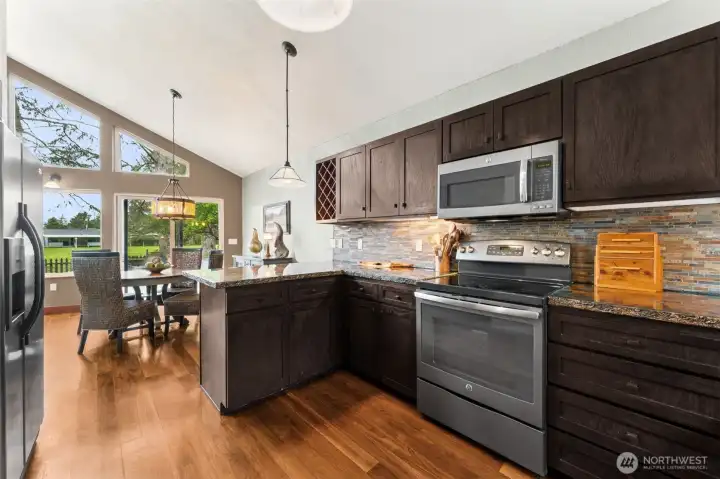 Spacious kitchen & dining space