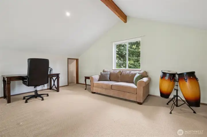 Upstairs loft bonus/flex space