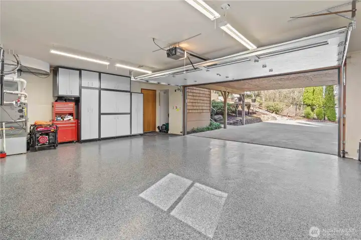 Imaculate seal coated garage with stoage