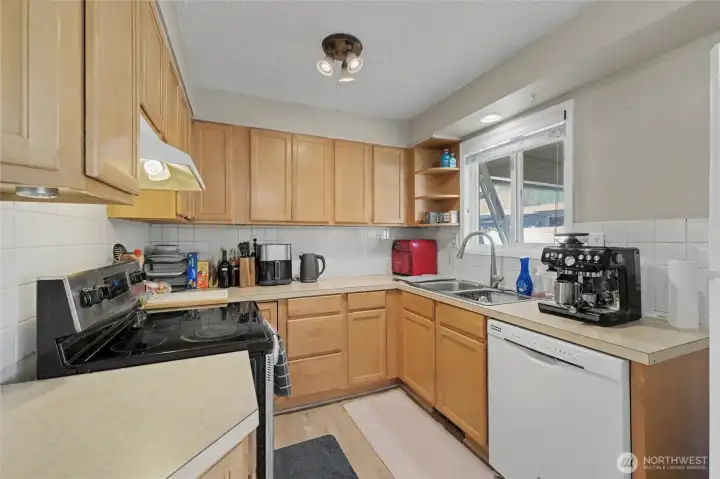 Kitchen with lots of cabinets