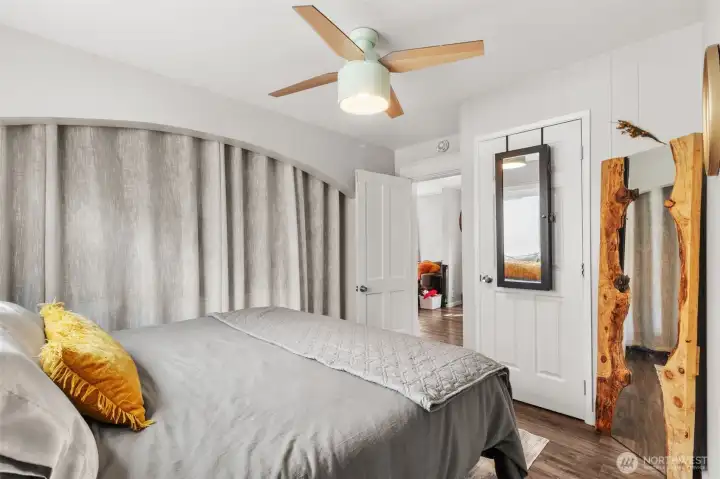 Comfortable secondary bedroom with easy access to the main full bath, second option for the primary bedroom.