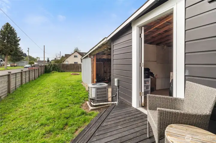 Nearly new heat pump system delivers efficient, reliable comfort in every season.