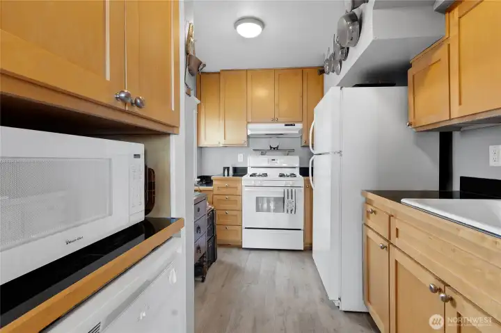 Great kitchen with all appliances.