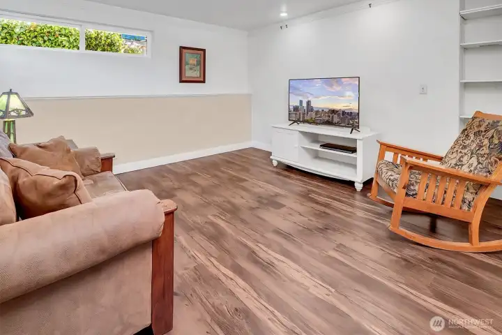 Extra flex space off family room