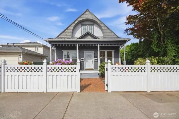 Inviting entry with white fencing Inviting entry with white fencing