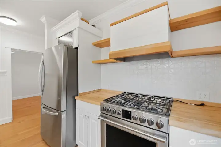 Main unit kitchen with stainless appliances Main unit kitchen with stainless appliances
