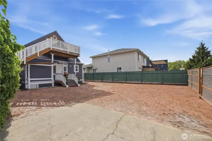 Backyard, parking area. Backyard, parking area.