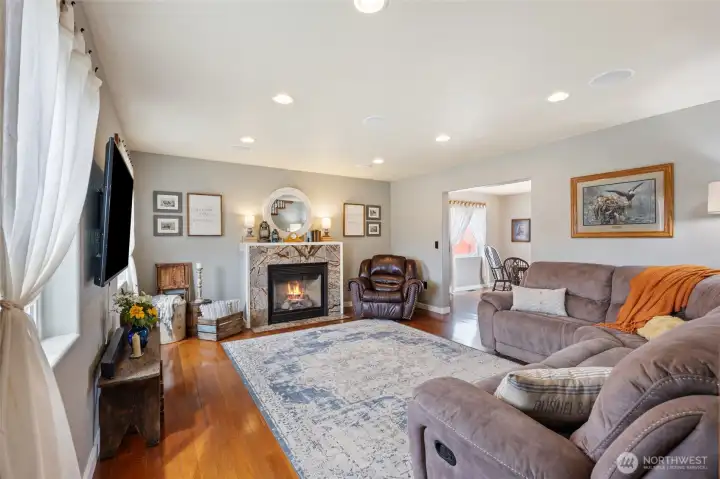 Living Room w/Gas Fireplace Living Room w/Gas Fireplace