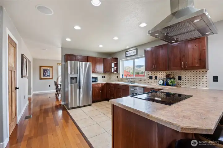 Kitchen w/ Lots of Storage & Walk -in Pantry Kitchen w/ Lots of Storage & Walk -in Pantry