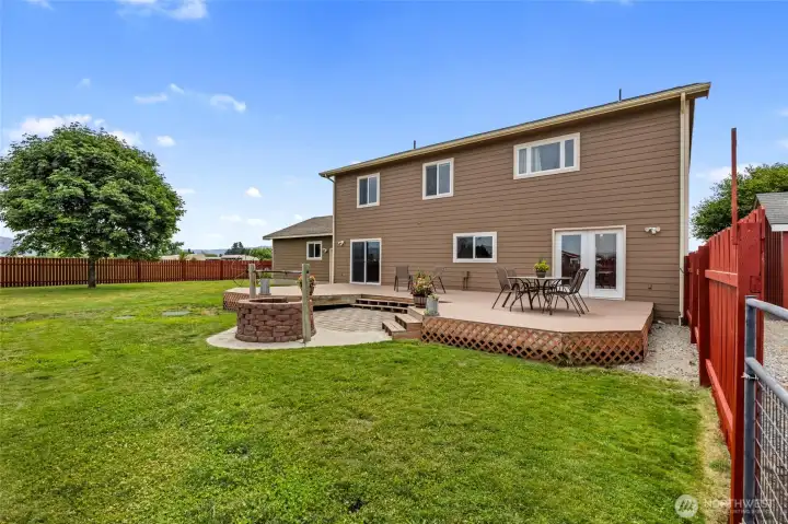 Backyard with Fire Pit Backyard with Fire Pit