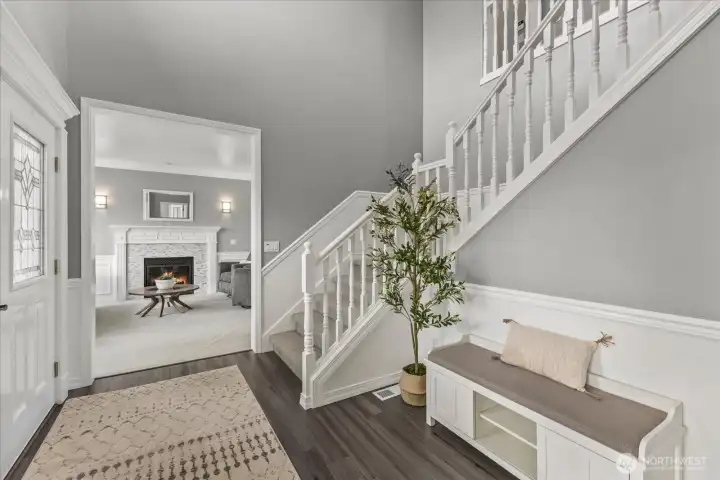 Entry, extra wide staircase
