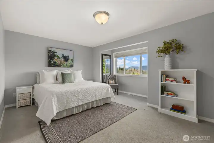 2nd primary suite with walk in closet and attached bath