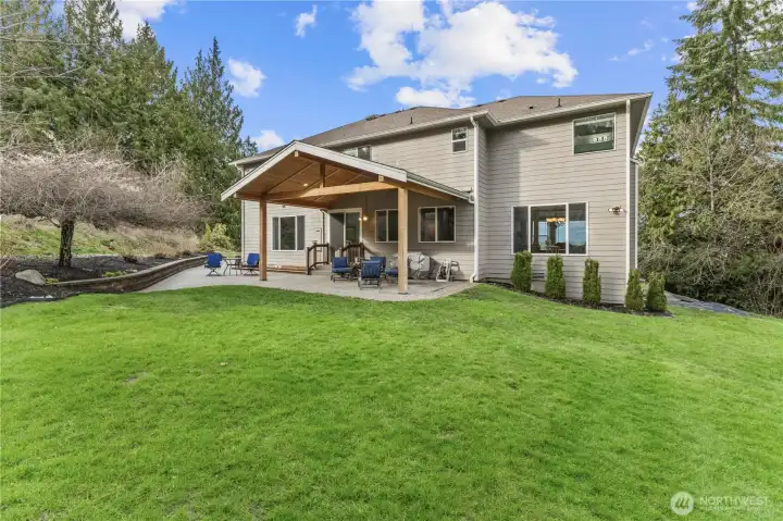 large backyard with access to 5 acres of open space