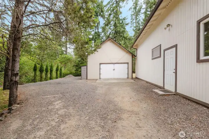 Additional Garage/Shop beside the RV Garage. Additional Garage/Shop beside the RV Garage.
