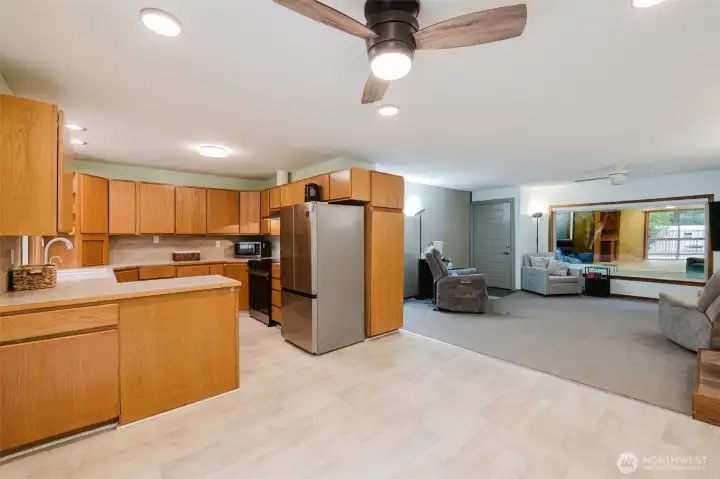All new appliances, updated backsplash & lighting All new appliances, updated backsplash & lighting