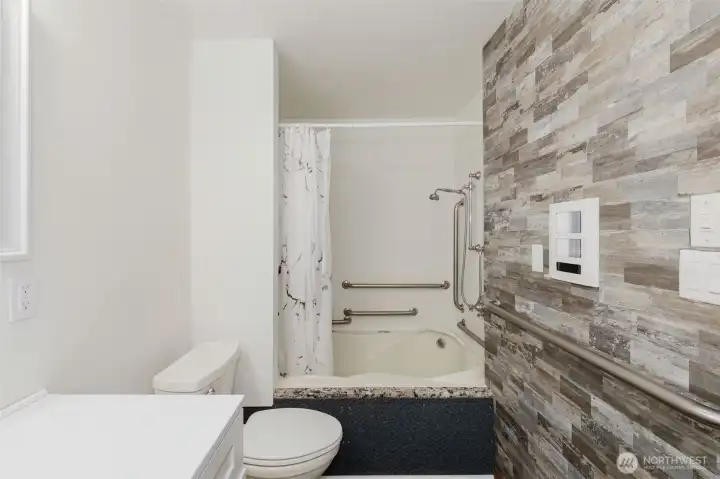 Primary bath with jetted tub Primary bath with jetted tub
