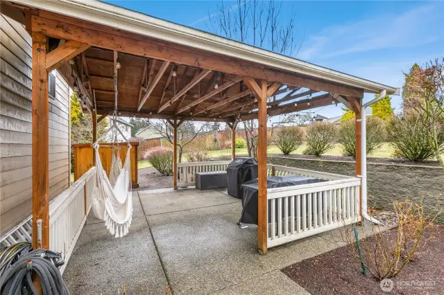 large covered patio for entertaining in the PNW