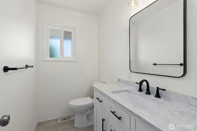 Brand new remodeled 1/2 bath off of Utility Room.