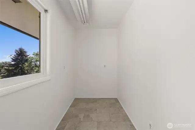 Bonus office space off of Utility area.