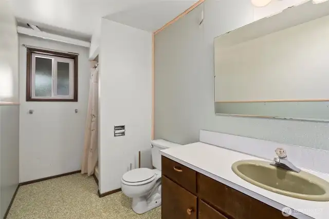 Downstairs 3/4 bath