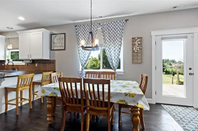 Eating space off bar seating with access to back patio.