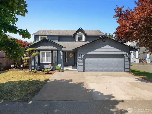 Welcome Home! Over 2100 sf of living space in a great floor plan! Huge driveway for parking multiple vehicles.