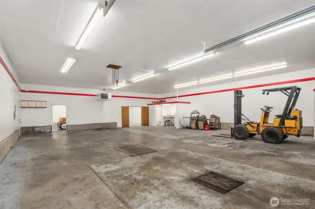 Detached garage has a 1/2 bath.