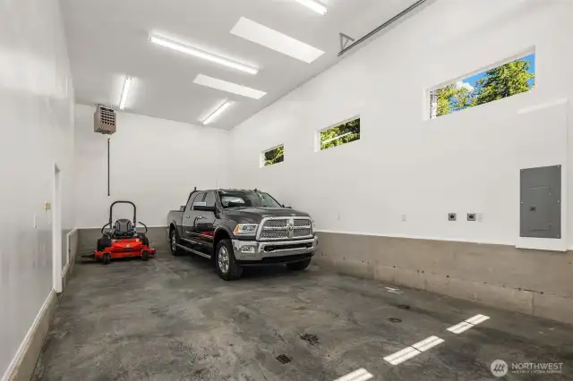 17 x 40 RV garage with 16' ceiling.