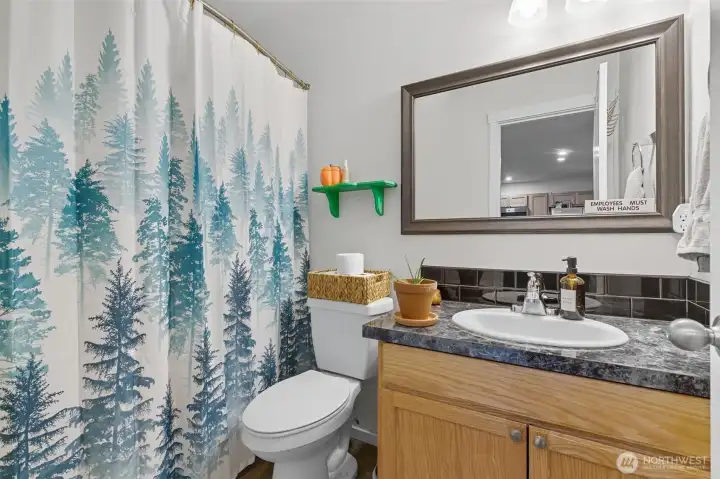 Main floor FULL BATH!