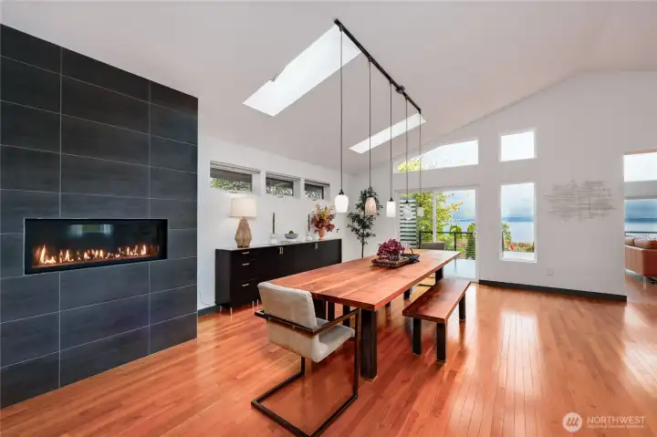 This gorgeous dining table stays!