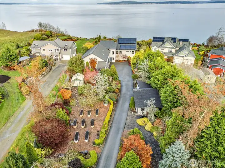 With Raised beds & a Greenhouse for the Garden lover, and Studio space for the artist, there's plenty of room for every hobbyist.