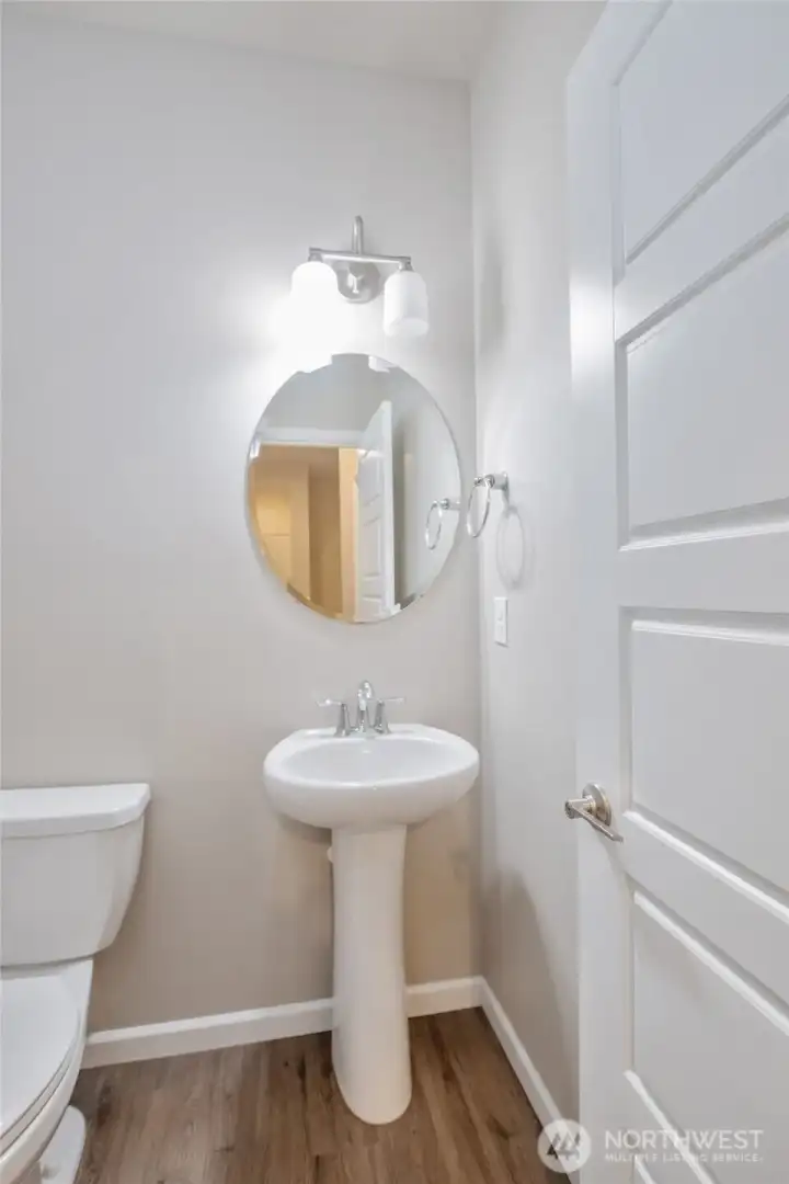Guest 1/2 bath