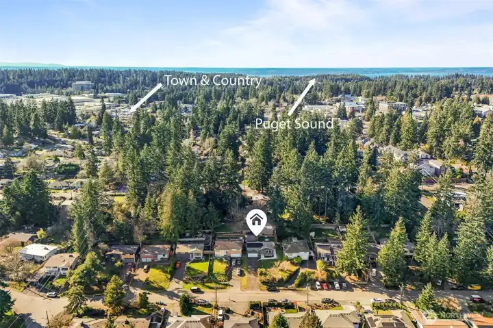 Conveniently located 10 minutes from: Town & Country Market, Safeway Sprouts Grocery Fred Meyer, and Trader Joe's.