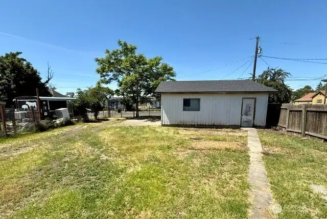 Detached Garage