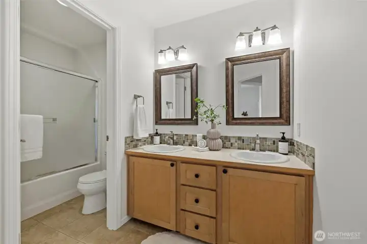 Main Bath Upstairs