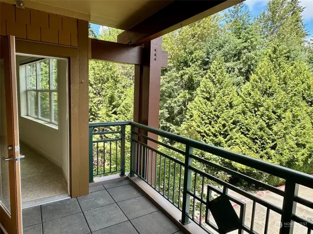 Lush peaceful views with the sounds of Issaquah Creek below!