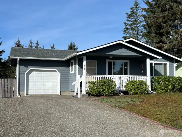 Check out the front porch with room to set outside & enjoy the fresh ocean air!