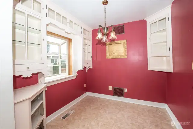 Period perfect Dining room