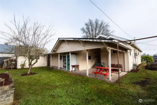 Lovely covered patio, breezeway & Tool shed