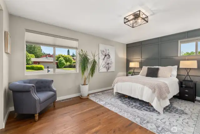 Bottom up/top down window blinds giving you optimal privacy without loosing natural light.