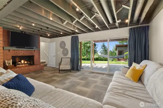 With the kitchenette right around the corner, you'll never have to leave.
