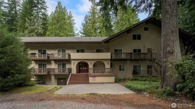 Welcome to Snowline Inn! Only 25 minutes to Mount Baker Ski Area and 40 minutes to Artist Point