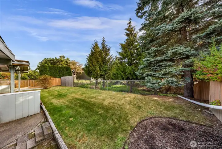 Fully fenced back yard, very private with greenbelt behind you
