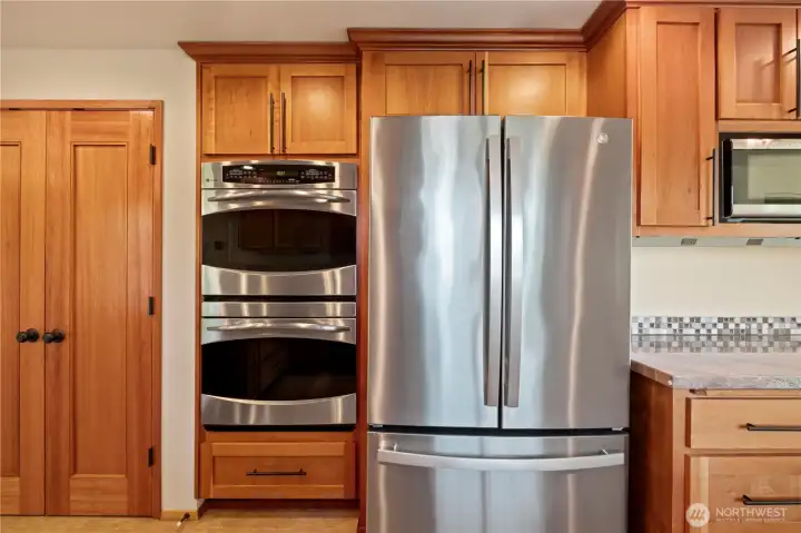 GE Dual ovens & Refrigerator