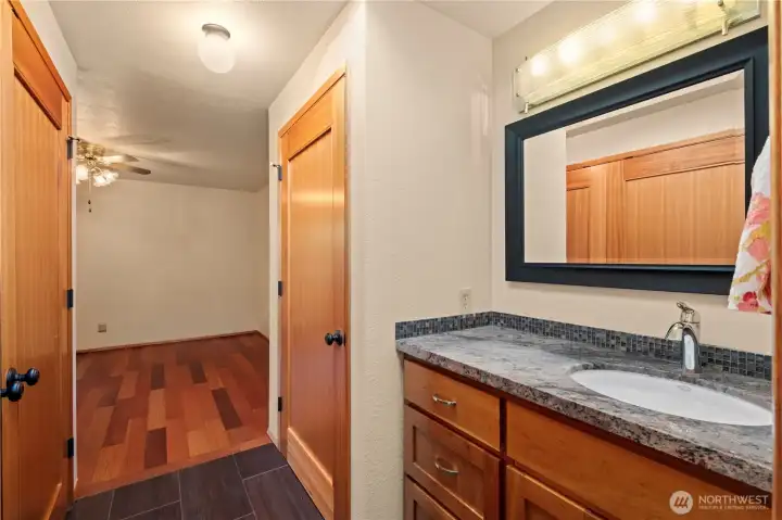 3/4 bath w/dual closets