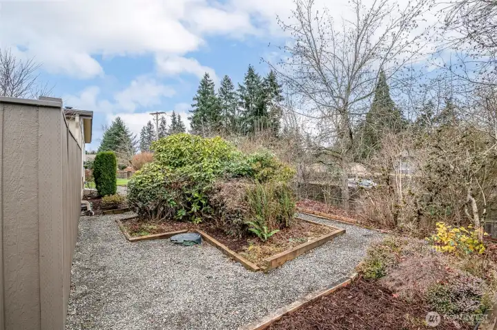 Walk the gravel paths to pick apples, pear, cut bouquets in your own backyard!