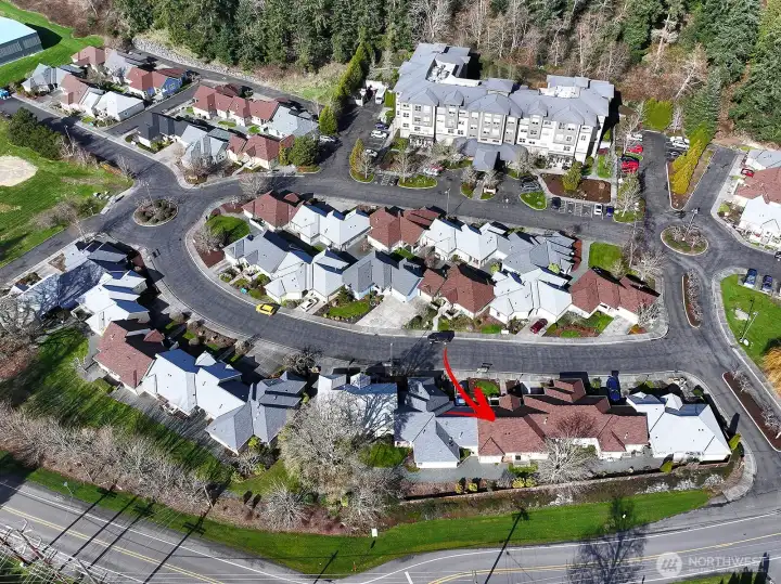 This is a lovely planned community, with sidewalks.