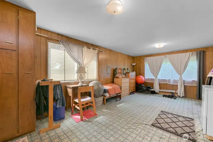 Bonus / flex room